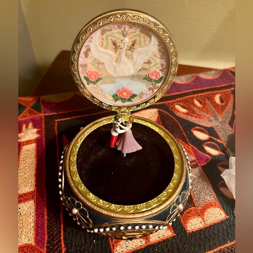 1997 Anastasia music box “Once Upon a December” San Francisco Music Box
